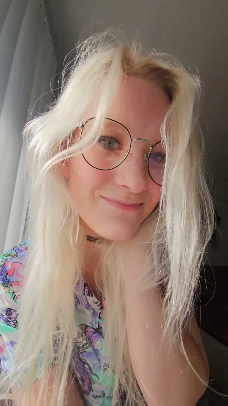 Are you into nerdy girls that have a 5/10 face but have this body type?