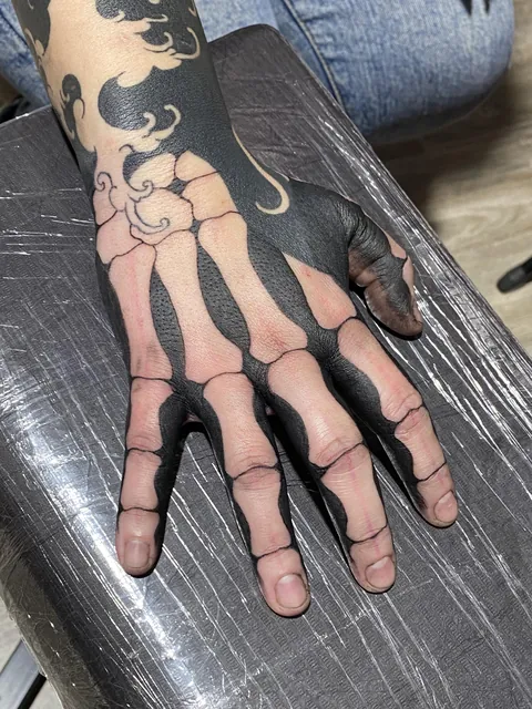 Max DoubleB/Italy/Skeletal hand in progress