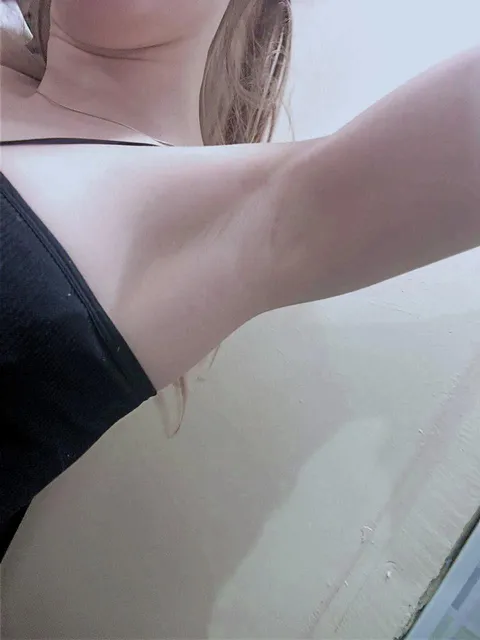 Does anyone here have a kink for kissing clean-shaved armpits? Forget sniffing and licking, just kissing is my weird kink I guess...anyone match my vibe here?..