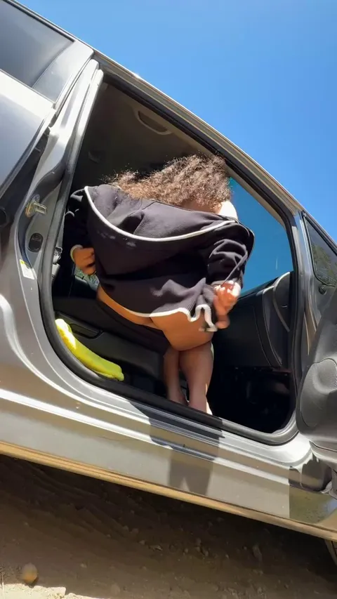 Daily pee fun 💦🥵 bring your own cup to the fountain or just drink from the tap 😉