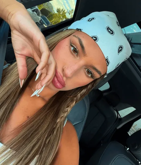 this post is for you guys in a relationship 🤭 Look through this album and tell everyone what girl could instandly homewreck you😈🥵
