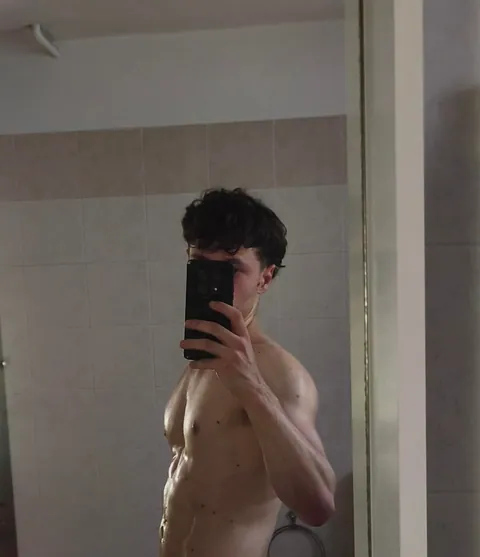 26y.o italian selfsucker