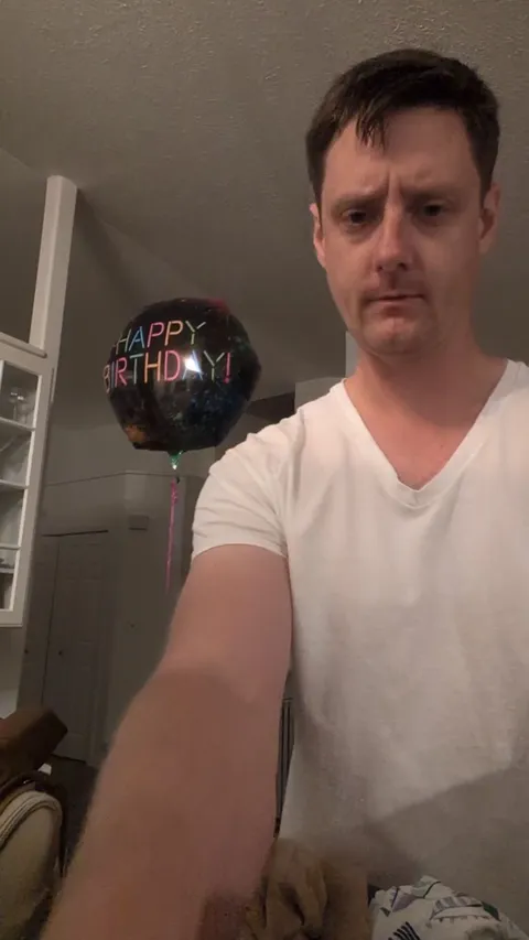 This perfectly weighted helium balloon