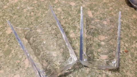 Poured hot tea and the glass split in the middle