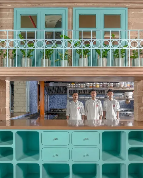 Café as a Cinematic Playground