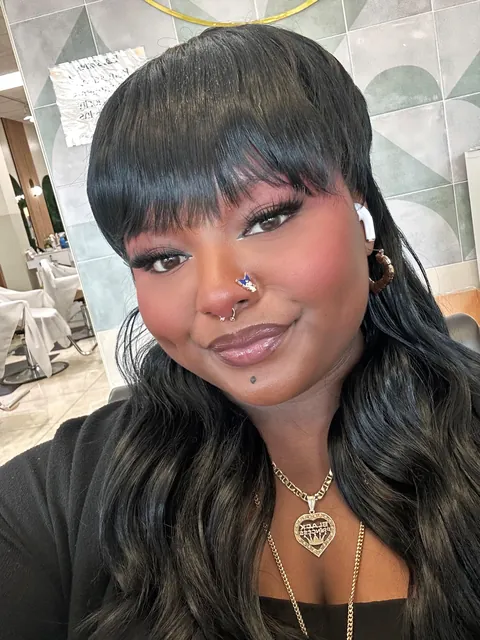 been trying out different placements for implementing glitter liner into my routine. let me know what you think 😄!