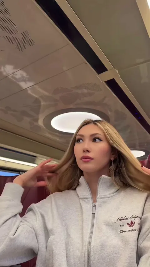 I hope someone noticed my tits in the train