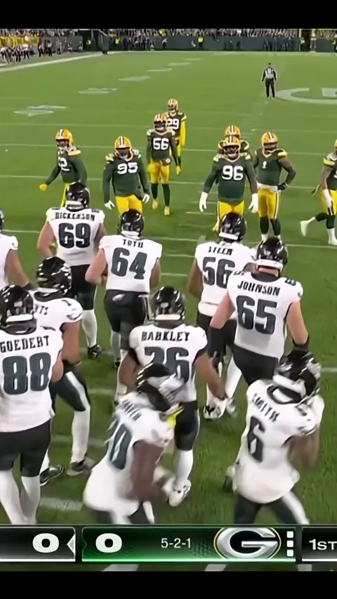 [Highlight] Jalen Hurts tush push artistry vs Jordan Love inability to do the same