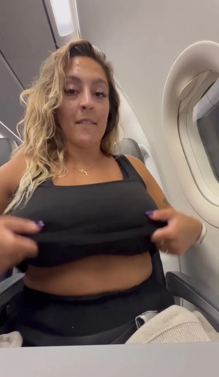 Snakes on a plane? Nah it’s a Titty reveal on a plane 😂