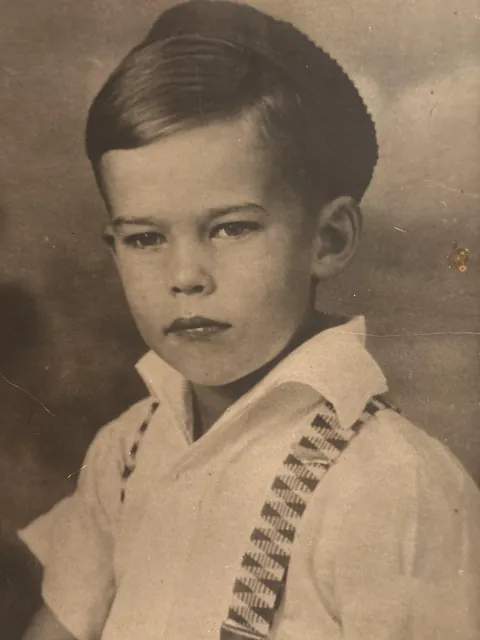 My 2x great uncle, Kennie. This photo was taken in 1933. Two years later, in 1935, he died of an ear infection at age ten.