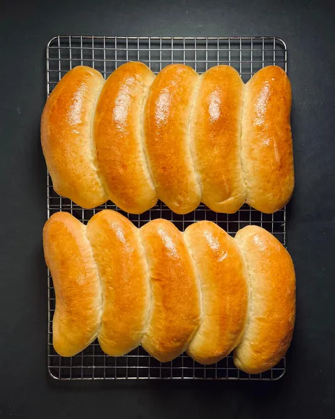 [Homemade] Curved bratwurst buns