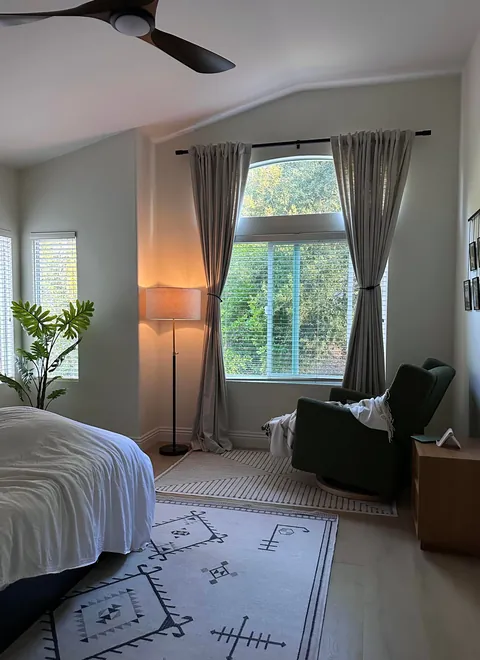 More morning photos. Hotel vibes aren’t for everyone, but hotels are cozy to me!