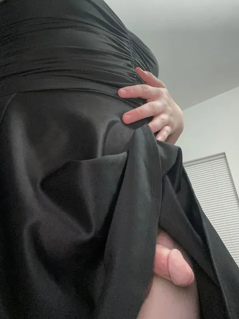 Currently at work, counting the time until i get to go home and have fun 🤭