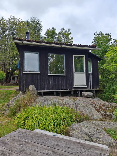 a simple yet very cozy cabin I stayed in Brännö (Sweden 🇸🇪)