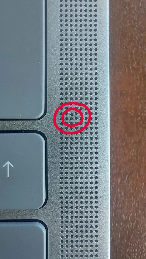 I cannot unsee it since the day I bought this laptop.