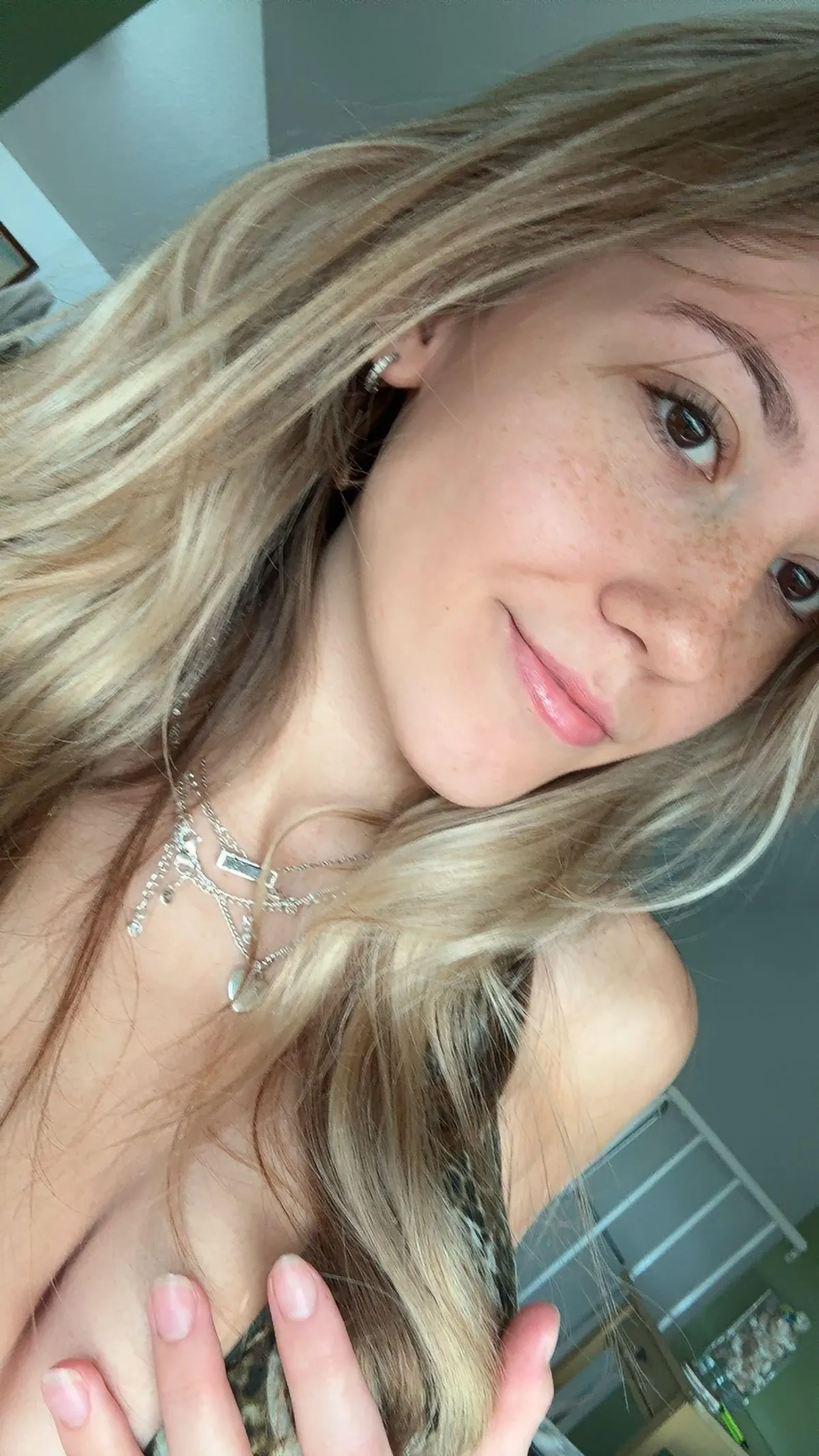 F18 Am i hot? pls be totally honest