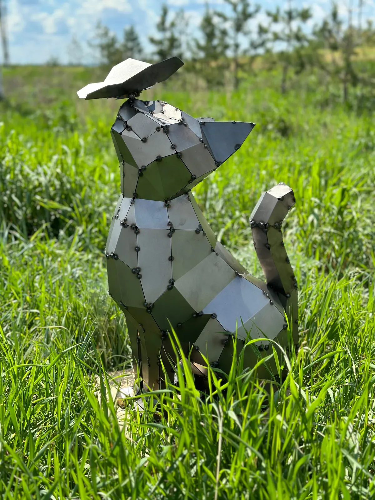 Polygonal sculpture "A cat and a butterfly", PolygonalMetal (Me), metal, 2024
