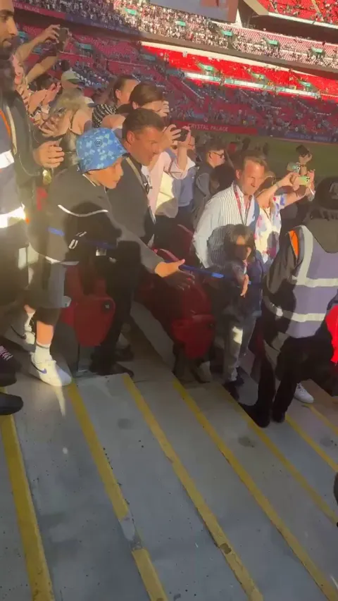 Pep hears a fan say "20 times you bald rat"