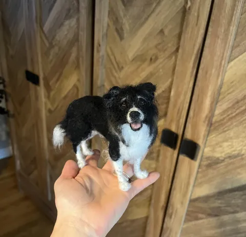 Just finished this custom needle felted dog replica 🐾