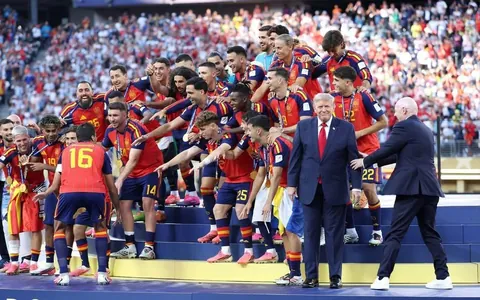 PsBattle: Donald Trump standing in front of the Spanish team while they celebrate their World Cup victory.