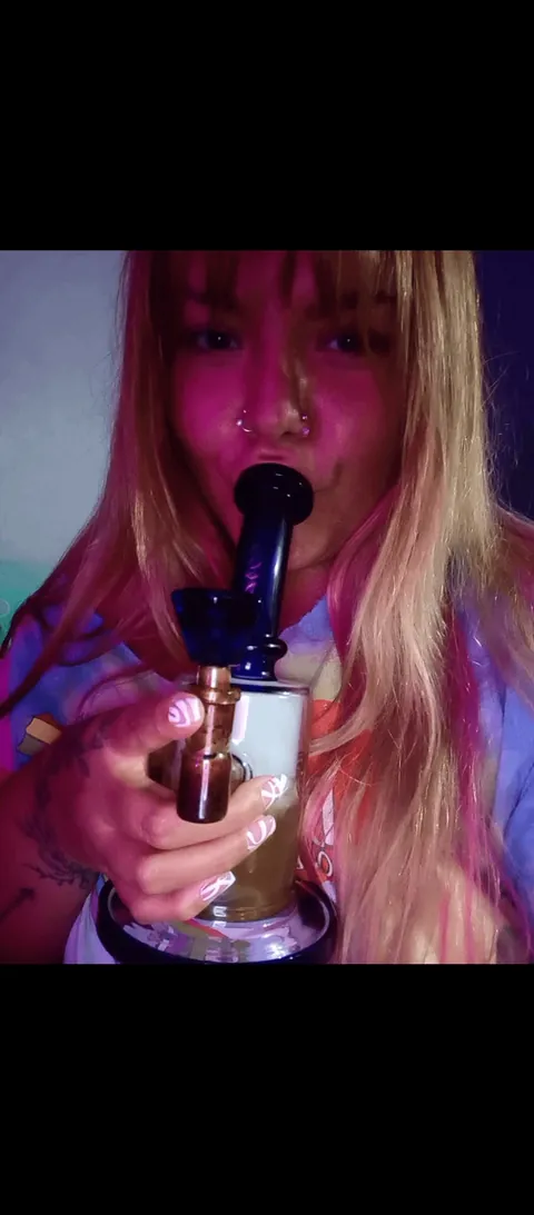 Stoner girls do it best 💋 [f]