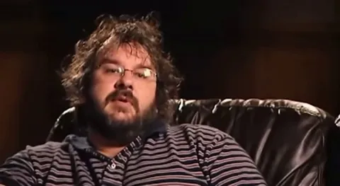 Sir Christopher Lee corrects Peter Jackson on what a man really sounds like when stabbed on the set of Lord of The Rings…In real life Lee hunted Nazis and served as a secret agent in a special unit known as the Ministry of Ungentlemanly Warfare during WW2