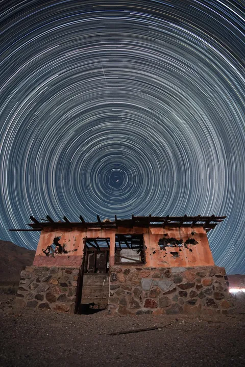 Old building on the way to Death Valley, California [OC]