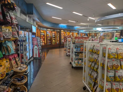 This store at Orlando airport has no prices listed (even after asking)