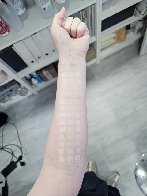 A huge PALE swatch test