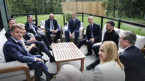PsBattle: G7 Leaders at a Table in Canada