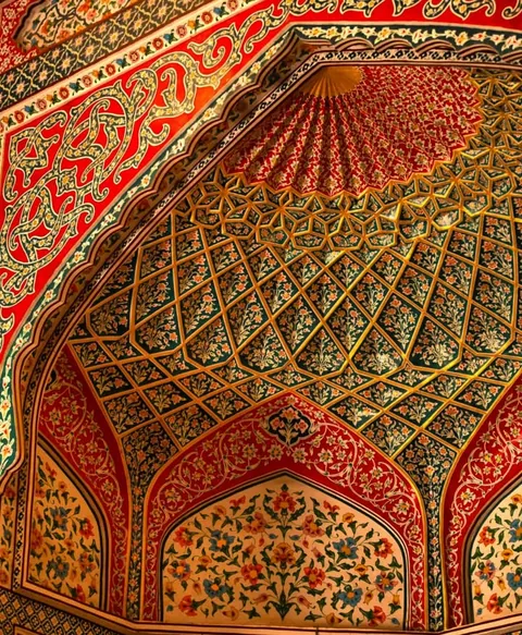 An arch in the tomb of Mian Ghulam Kalhoro, in Hyderabad, Pakistan. Built in 1772