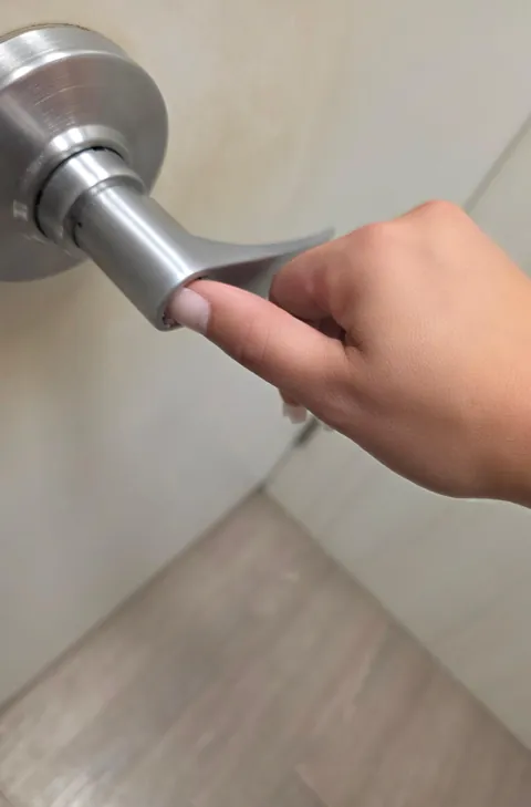 Went to try on clothes. My fake nail got stuck in the button lock and I couldn't get it out for several minutes 🫠