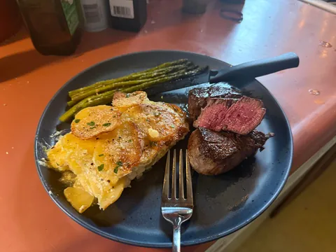 [Homemade] Filet Mignon with Gratin Dauphinois and Parmesan Asparagus