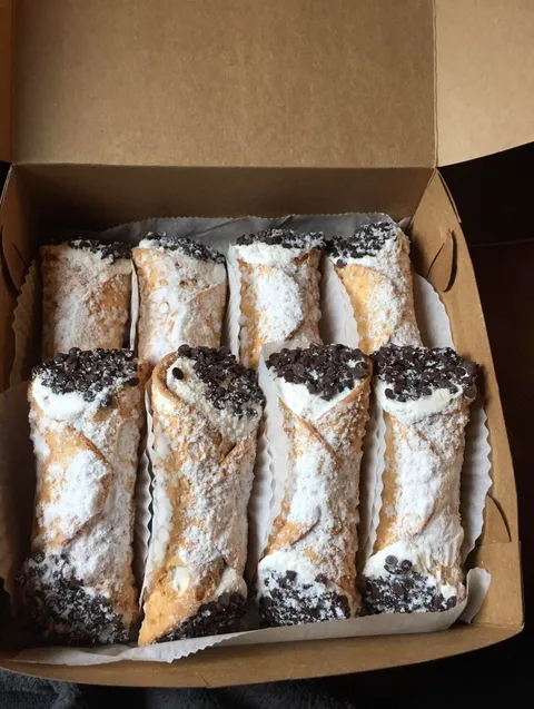 Box of cannolis (OC)