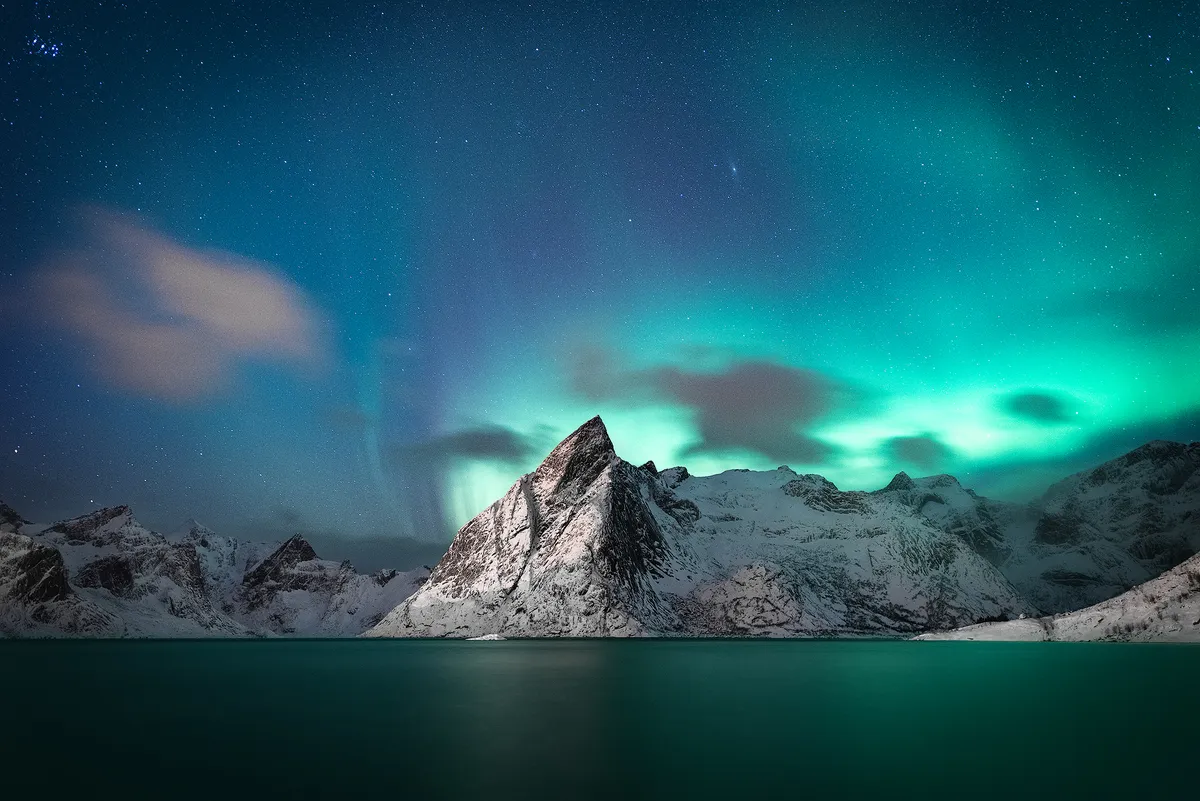 The Arctic is the perfect place to go for a winter vacation. This is why! Hamnøy, Norway [OC] [1920x1282]