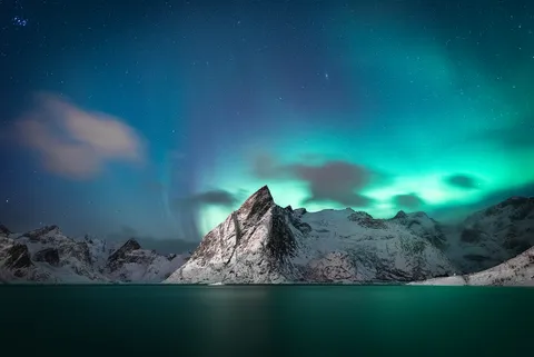 The Arctic is the perfect place to go for a winter vacation. This is why! Hamnøy, Norway [OC] [1920x1282]