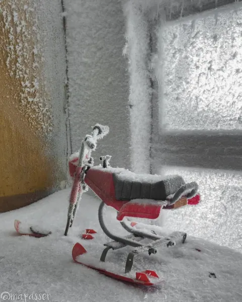 🔥Photographer Maria Passer captured the ice-covered abandoned buildings of Vorkuta, in Russia’s Komi Republic, where winter temperatures drop as low as -58°F. As residents leave the dying coal-mining city, snow and ice completely encrust former living rooms, offices, and bedrooms