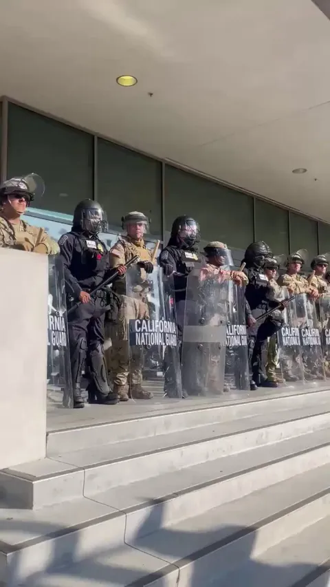 Currently LA federal buildings blocked by National guard and CBP - but there is not a protester in sight