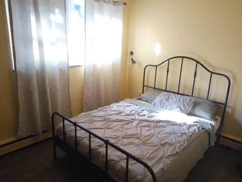 After 3 years I decided to finally cozify my bedroom 🍂🍁