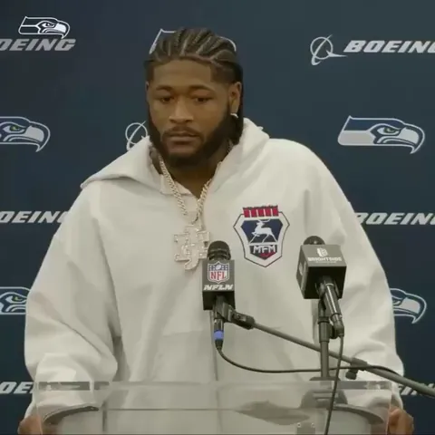 [Highlight] Seahawks LB Ernest Jones on Sam Darnold’s 4 INT game: “Sam has had us in every f***ing game. For him to sit there and say it’s his fault, no it’s not. … If you got anything to say quite frankly f*** you.”