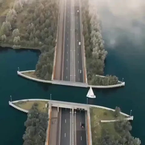 Just an appreciation of Dutch architecture: the Veluwemeer Aqueduct