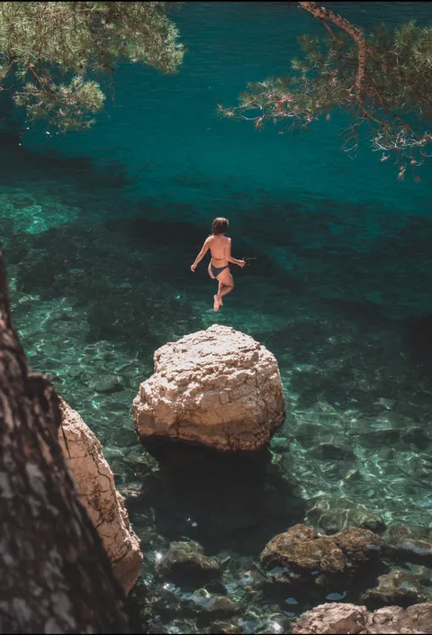 Took this on holiday with girlfriend, I really like the composition, thoughts?