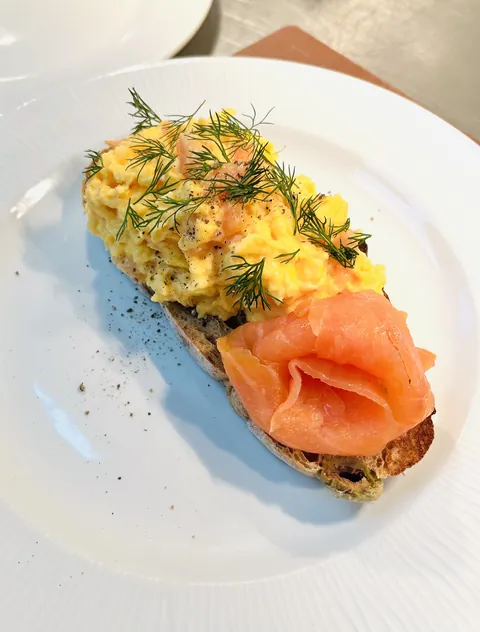 [pro/chef] Smoked salmon and scrambled egg on sourdough toast.