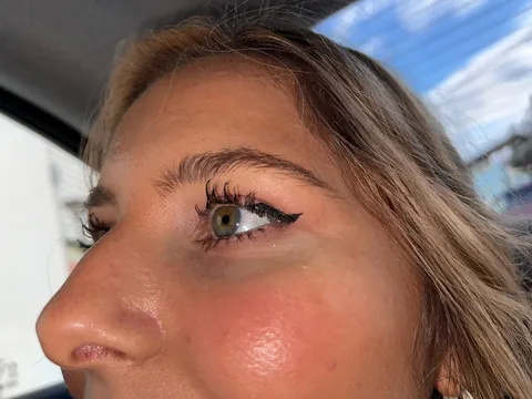 How to keep eyelashes from clumping together?