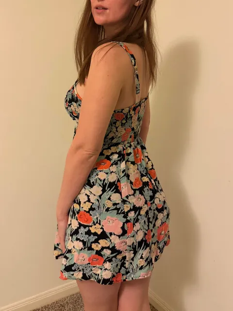 The hardest thing about winter is not being able to wear summer dresses (f)
