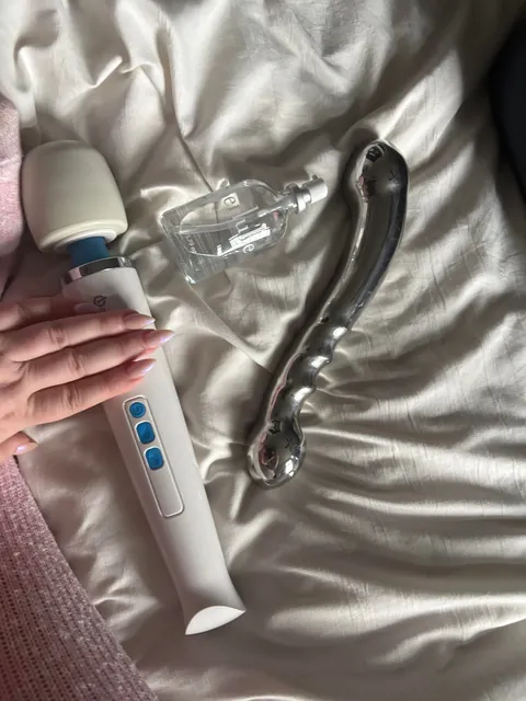 Sometimes a femme just needs to take pics and make herself come about it