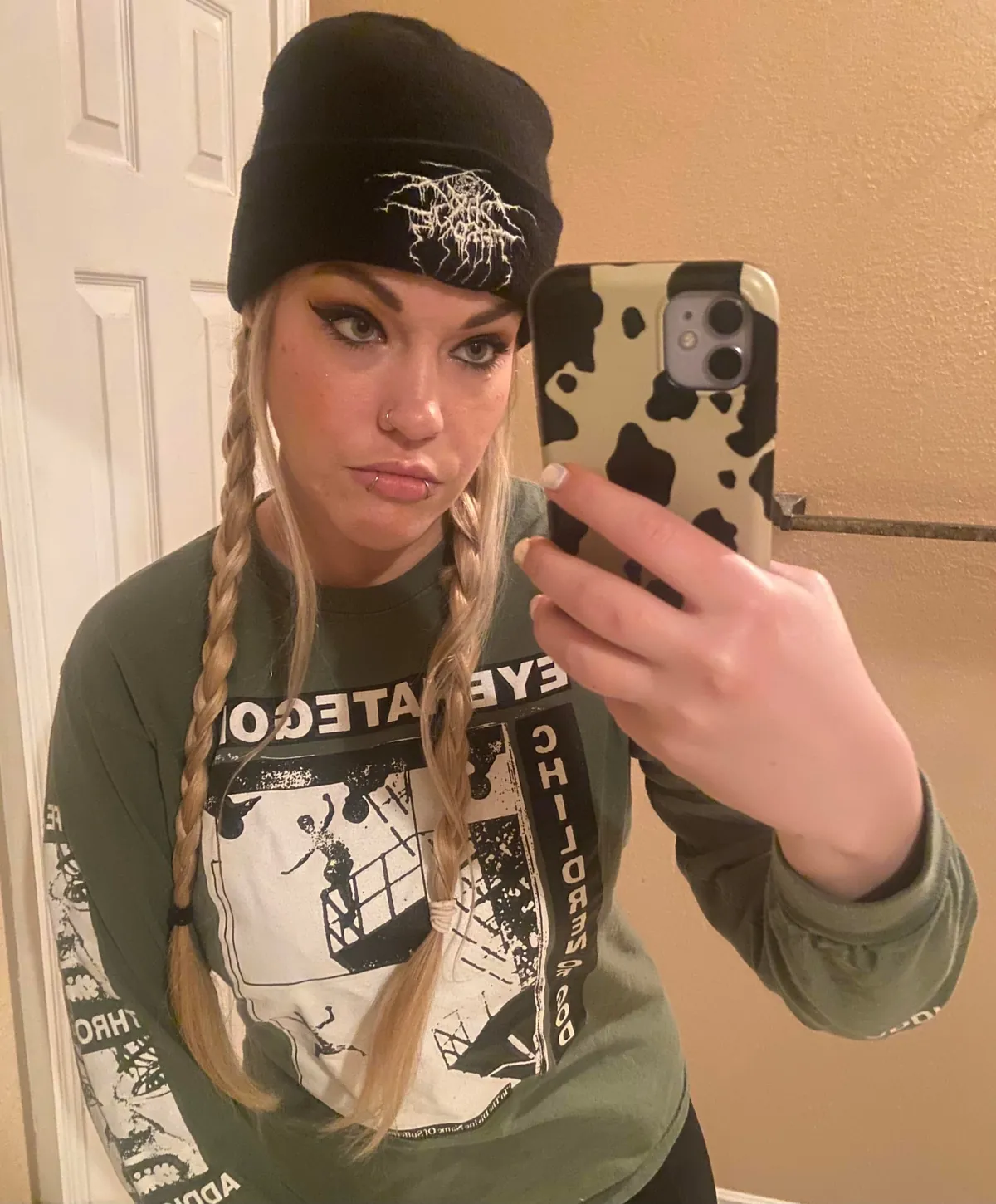 i’m bored. i’m lonely. too desensitized. need stimulation.