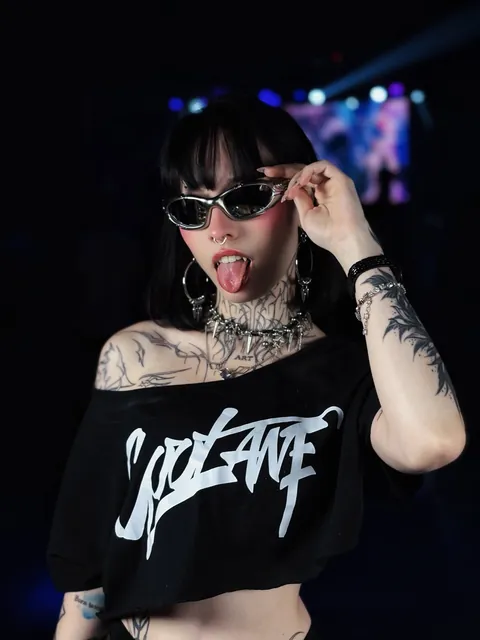 Public vs. on Reddit