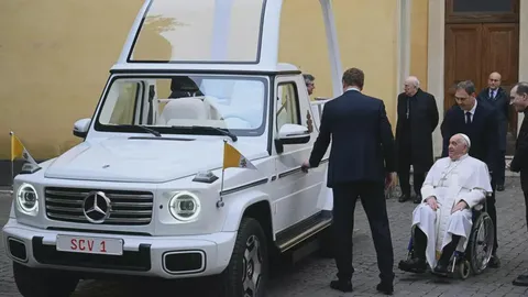 German automaker Mercedes-Benz delivered an electric popemobile to the Vatican this week