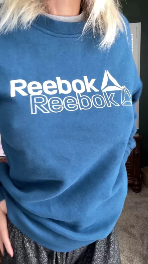 IMO: This 80s tummy is quiet impressive [gif]